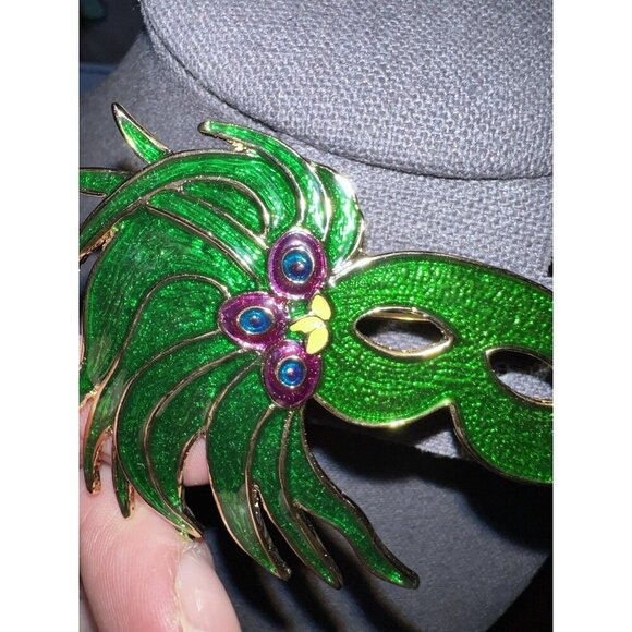 New Goldtone Green Enamel Mardi Grass Venetian Mask Brooch 3" x 2" - Picture 7 of 7